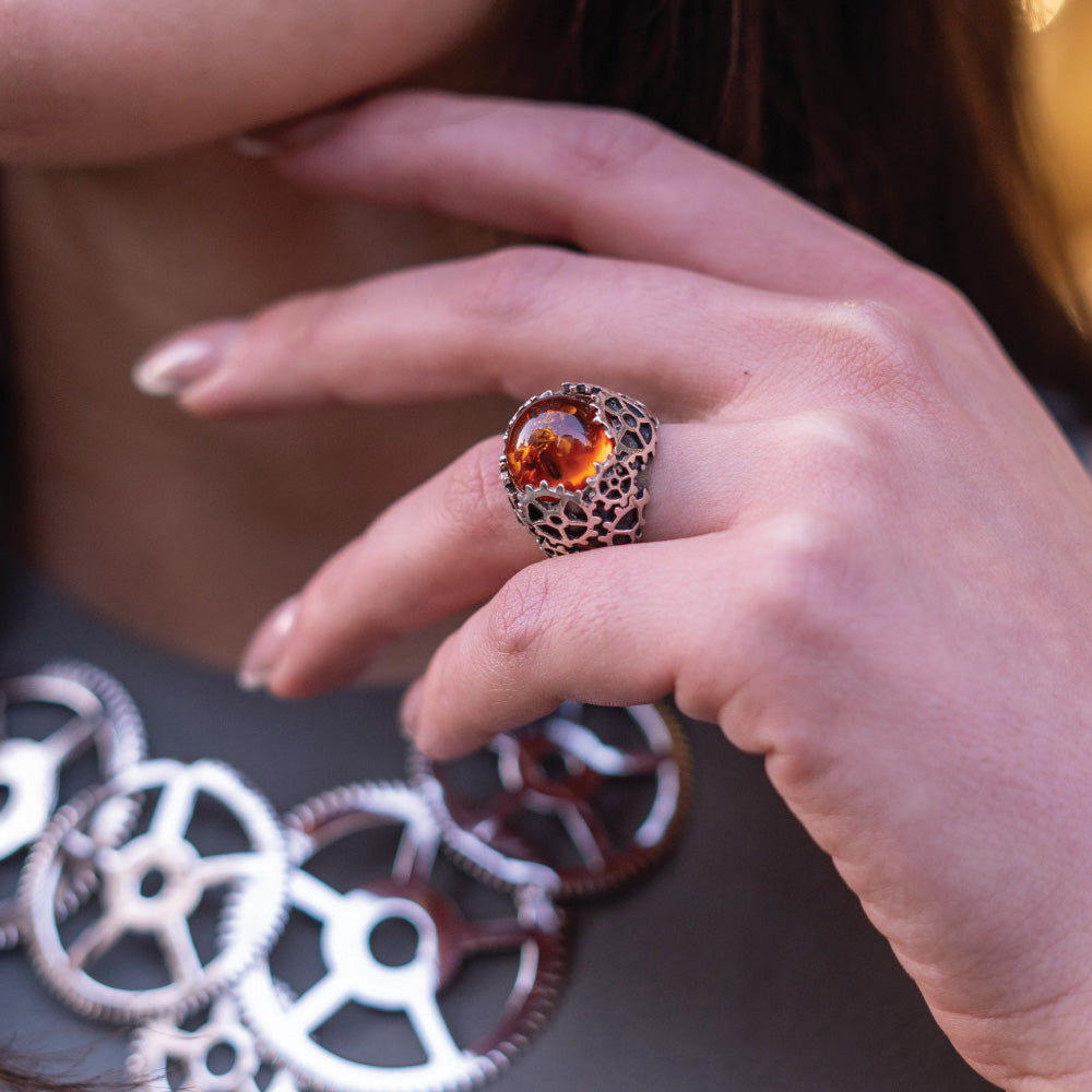 Anello Chevalière con Ambra